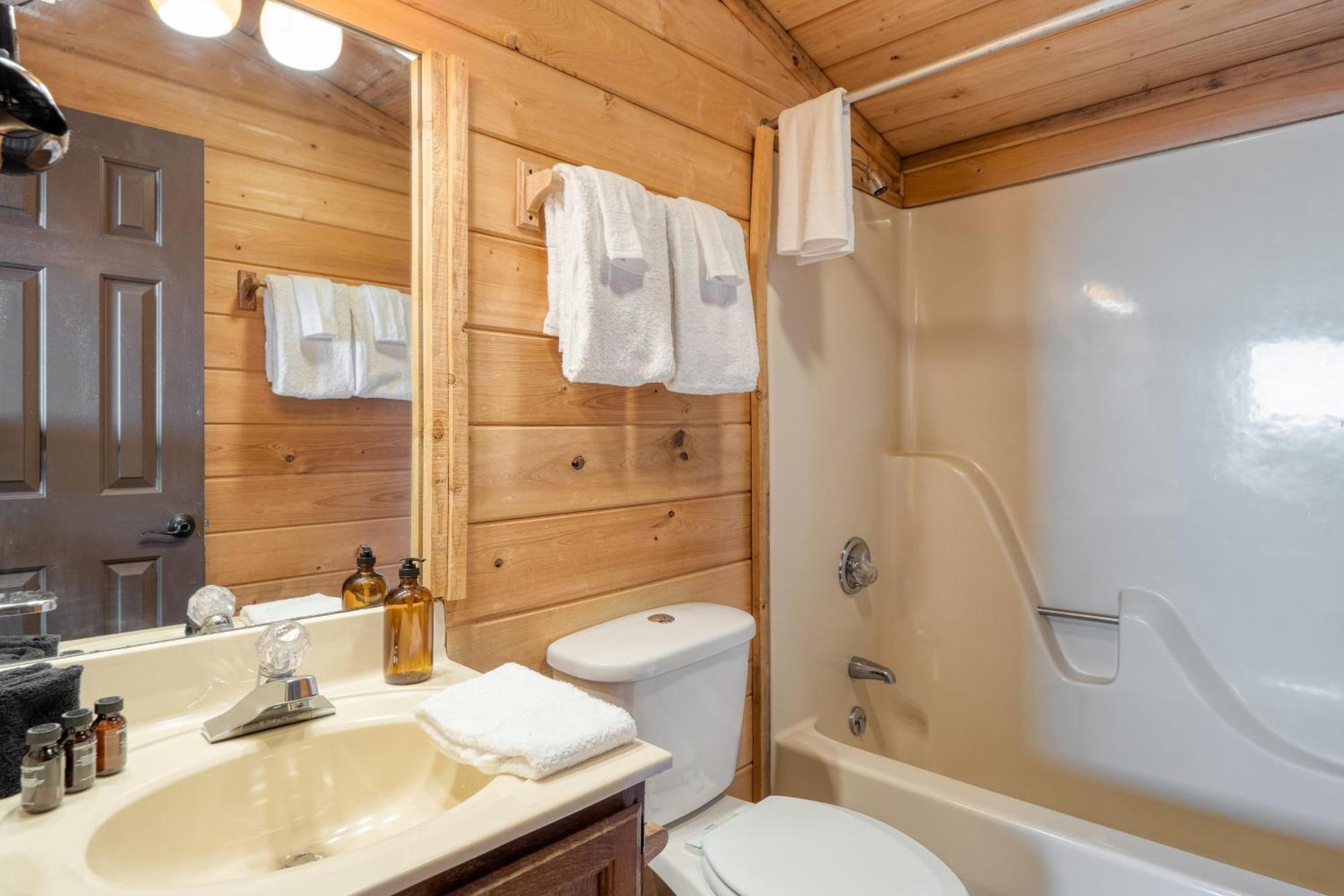 Fontana By Avantstay Gorgeous Mountain Cabin W Views Hot Tub Game Room Gatlinburg Extérieur photo