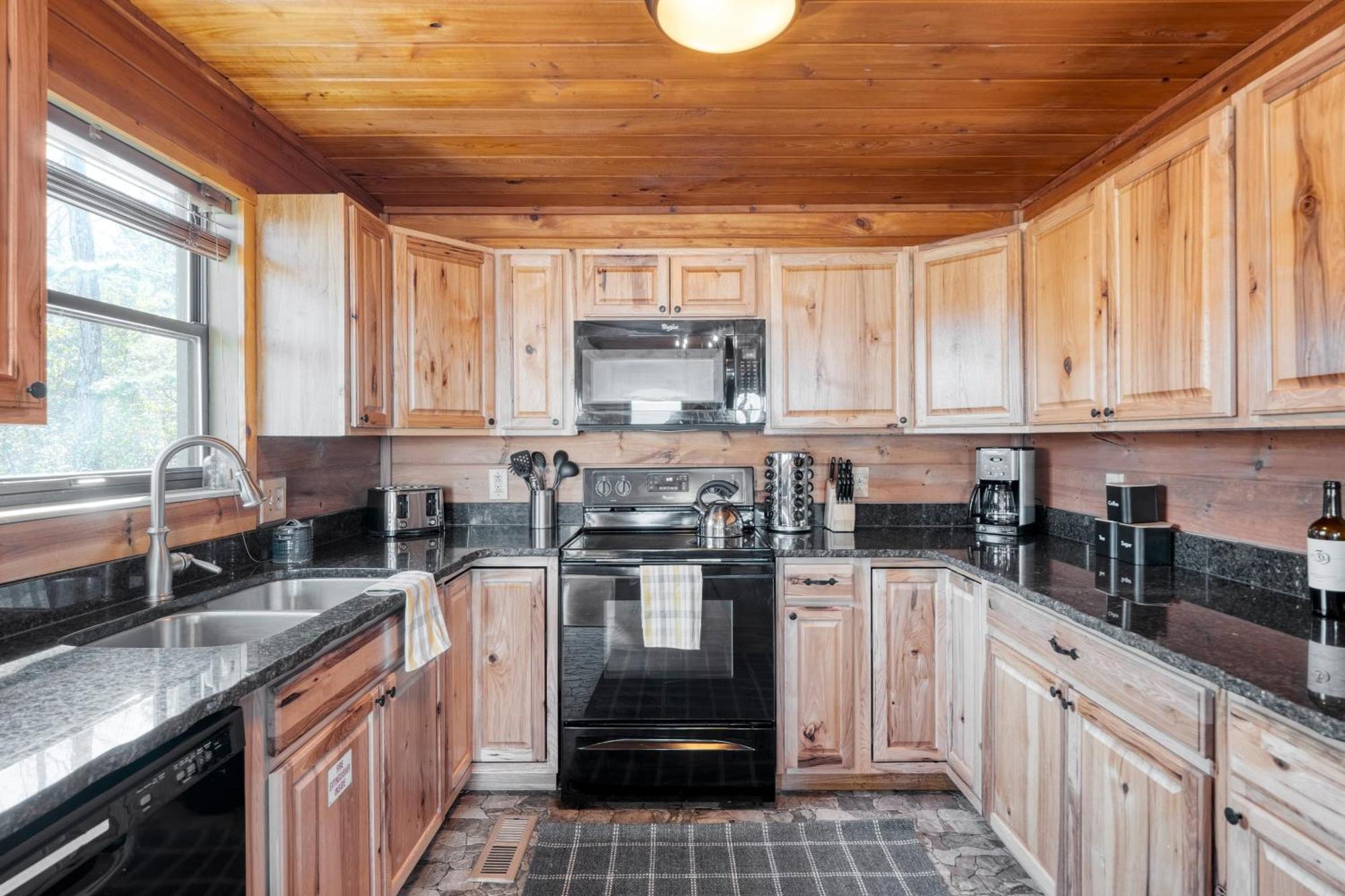 Fontana By Avantstay Gorgeous Mountain Cabin W Views Hot Tub Game Room Gatlinburg Extérieur photo